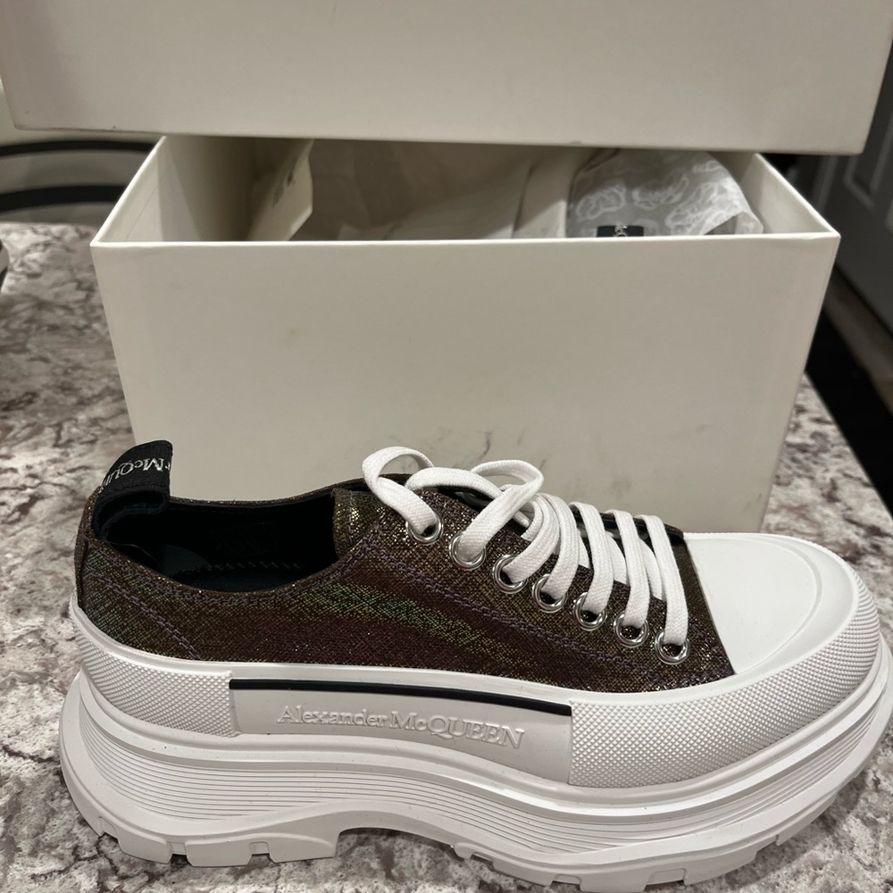 Alexander McQueen Women's Purple Iridescent Sneakers